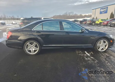 2011 Mercedes-Benz S 63 Amg z USA, uszkodzony, nr VIN WDDNG7EB1BA377153